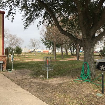 Tee 1 next to basket 9