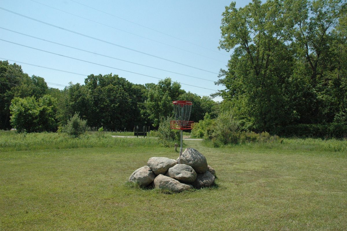 Elevated basket to kick the round off