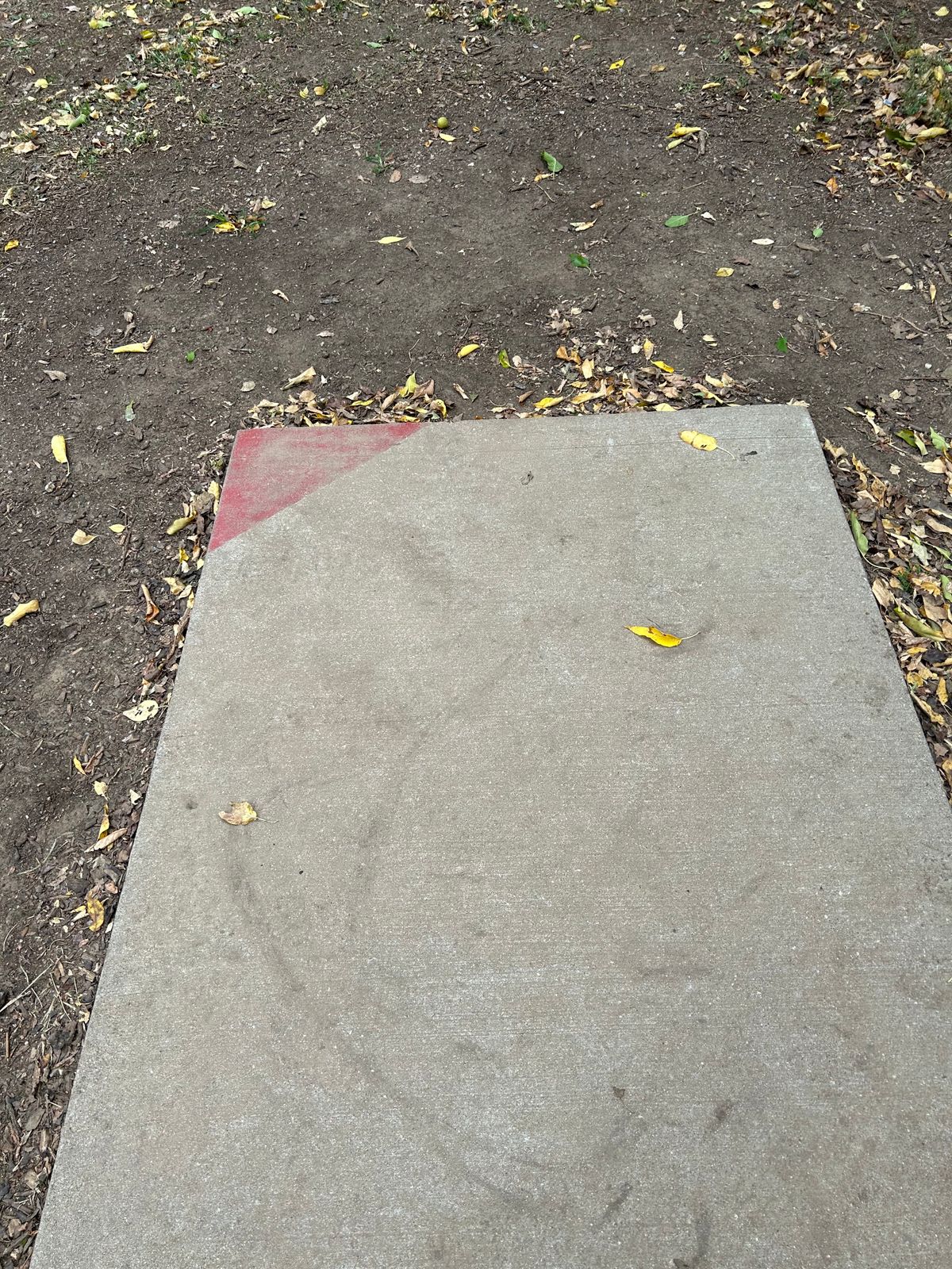 Red Color coded tee pad.