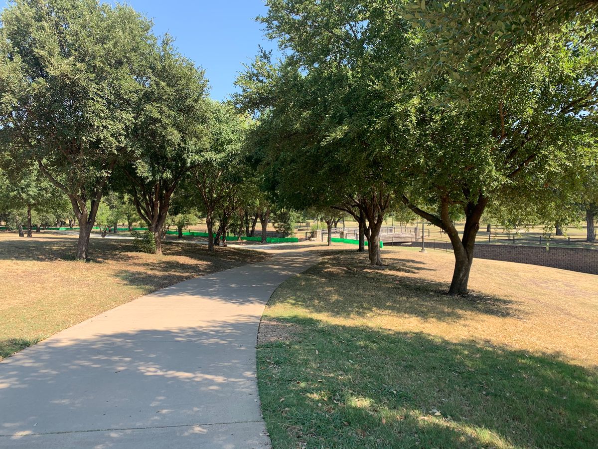 Walk from Hole 8’s basket to Hole 9 tee pad.