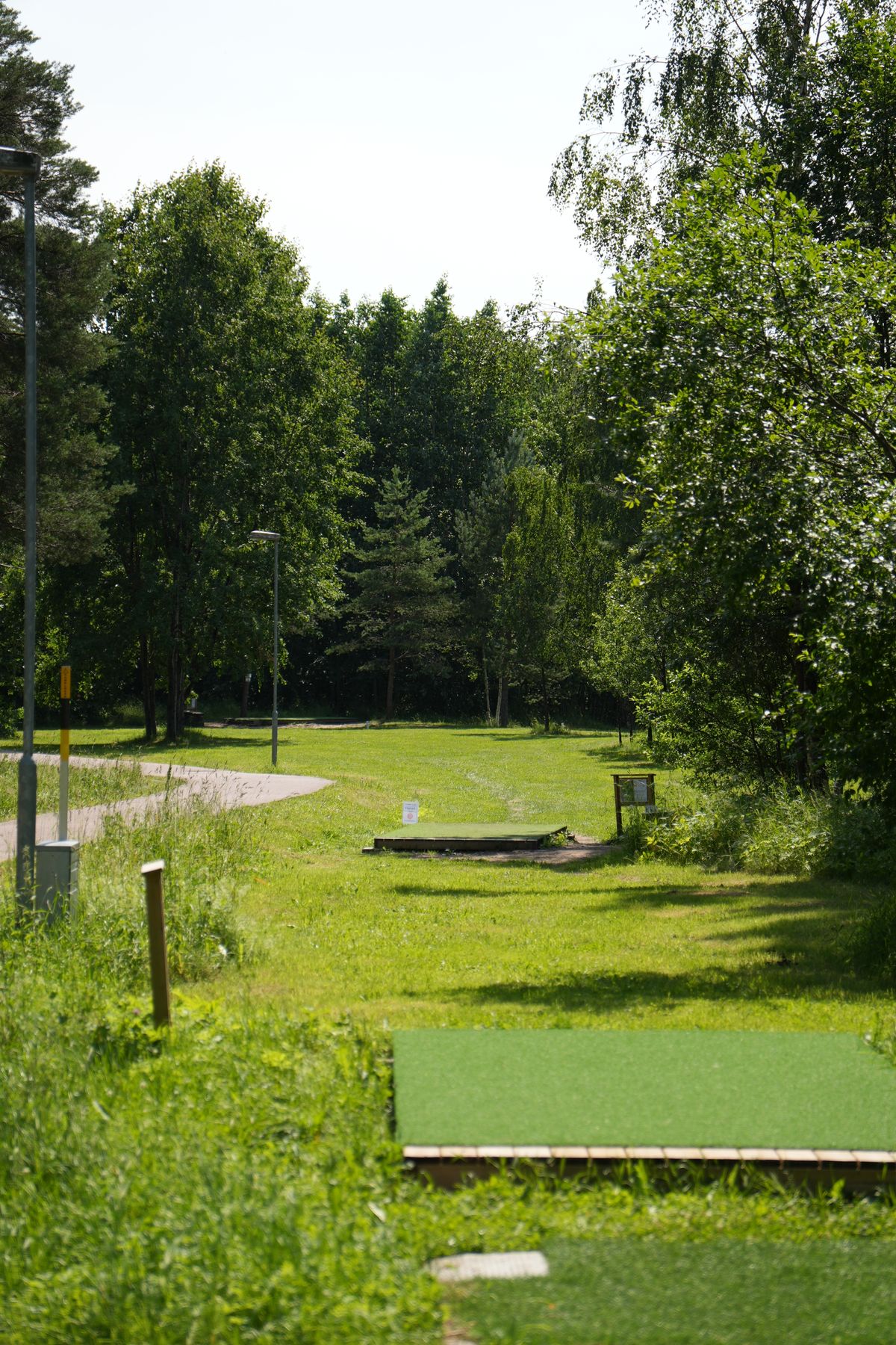Hole 2 Blue and yellow tees
