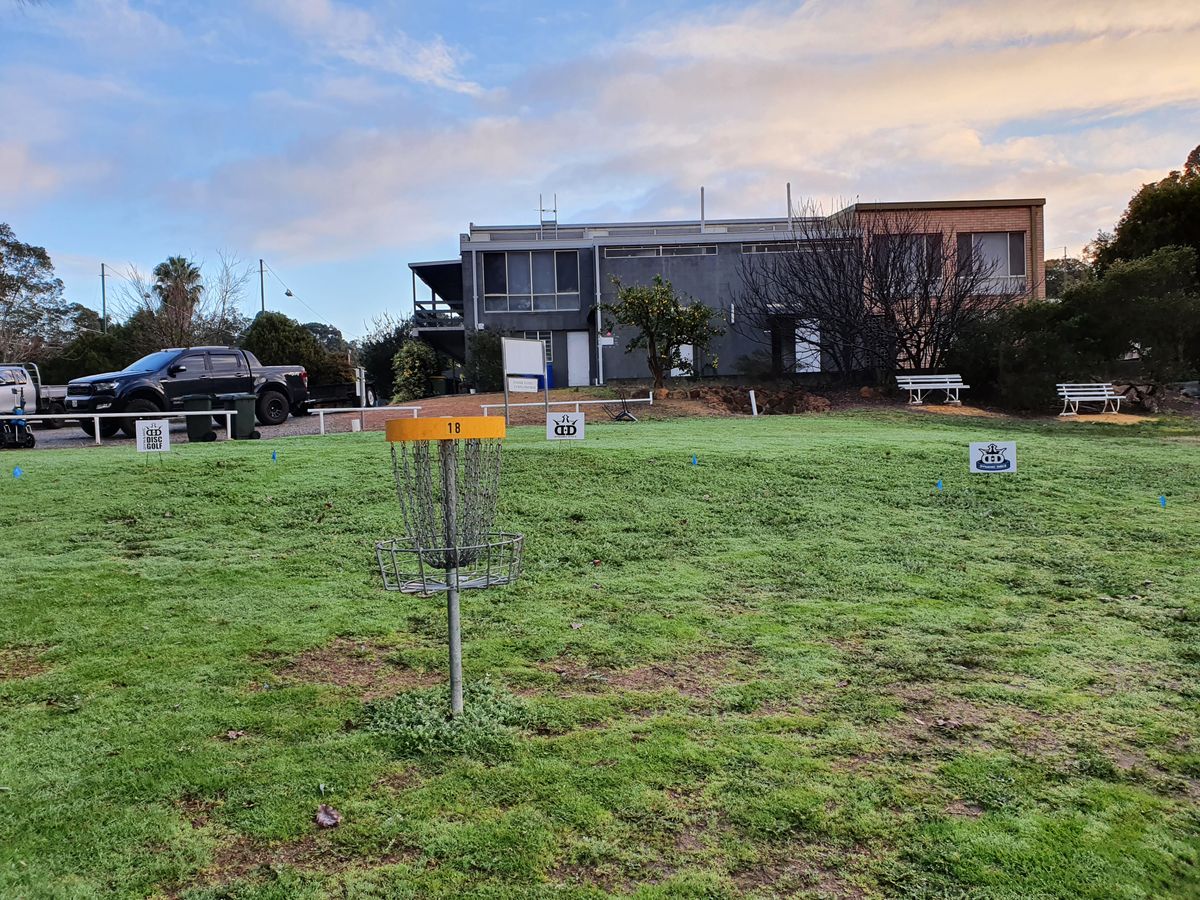Hole 18 with Clubrooms