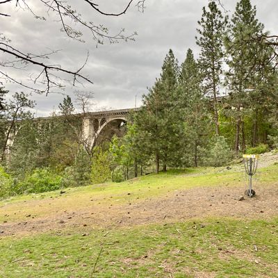 Hole 7 with the namesake, High Bridge.
