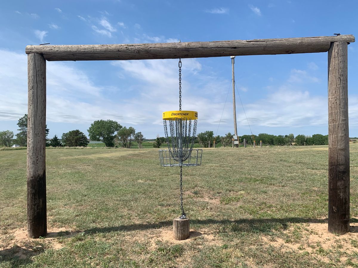 Hole 7 hanging basket, lot of face masks happening here.