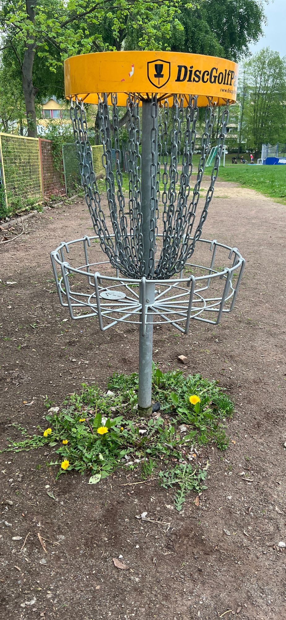 Hole 4 and 9 basket