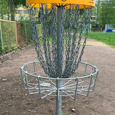 Hole 4 and 9 basket