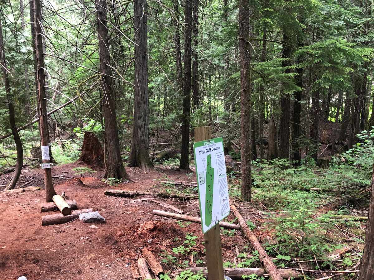 To access the first tee, hike in a minute past the bike trails from the very top of the parking lot