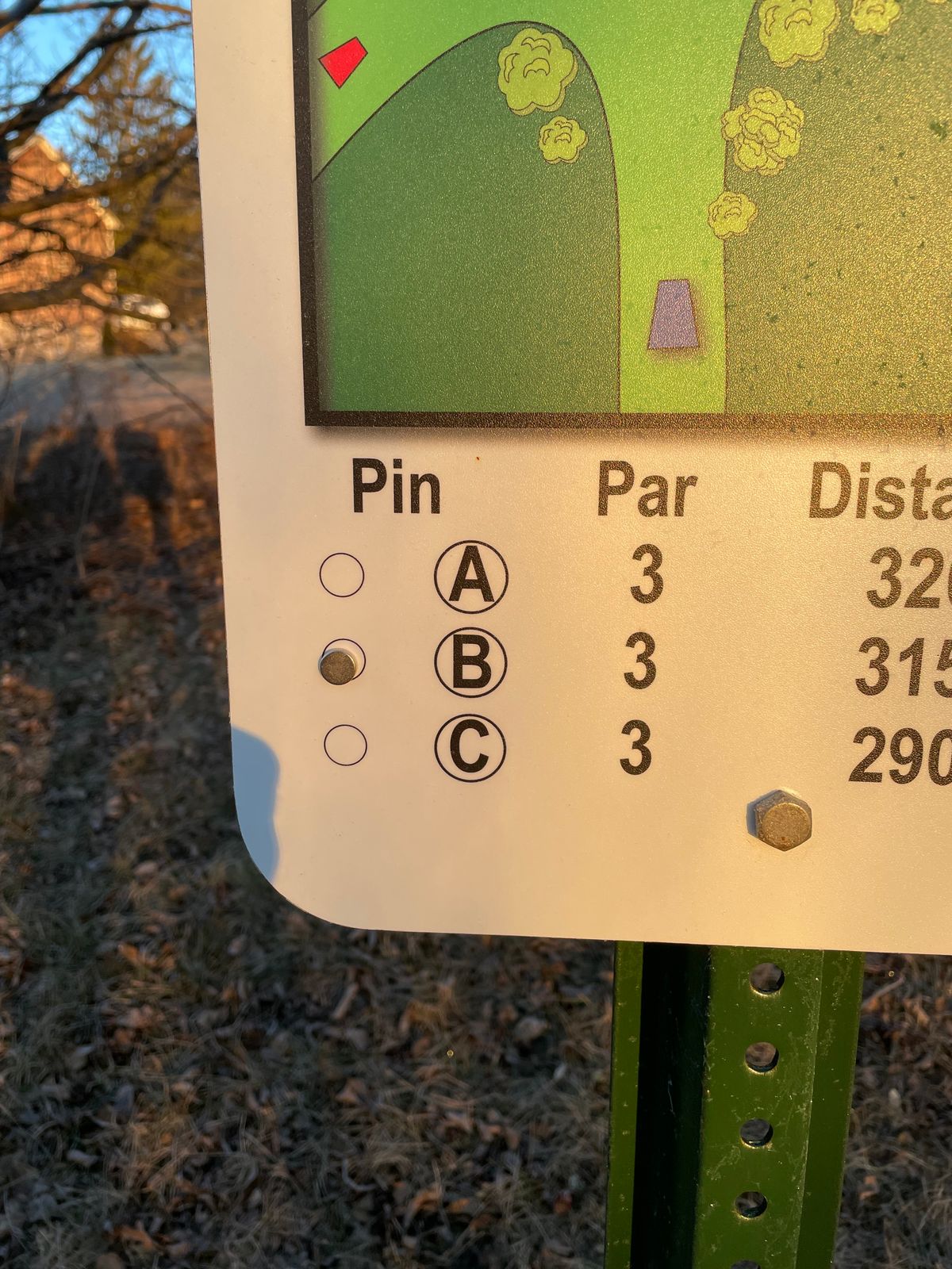 Little magnet on map in circle where the basket it. Some maps are missing the magnet..