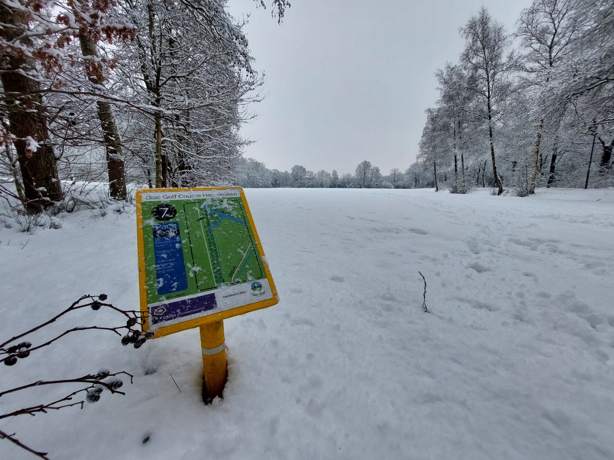 Hole 7 in de sneeuw