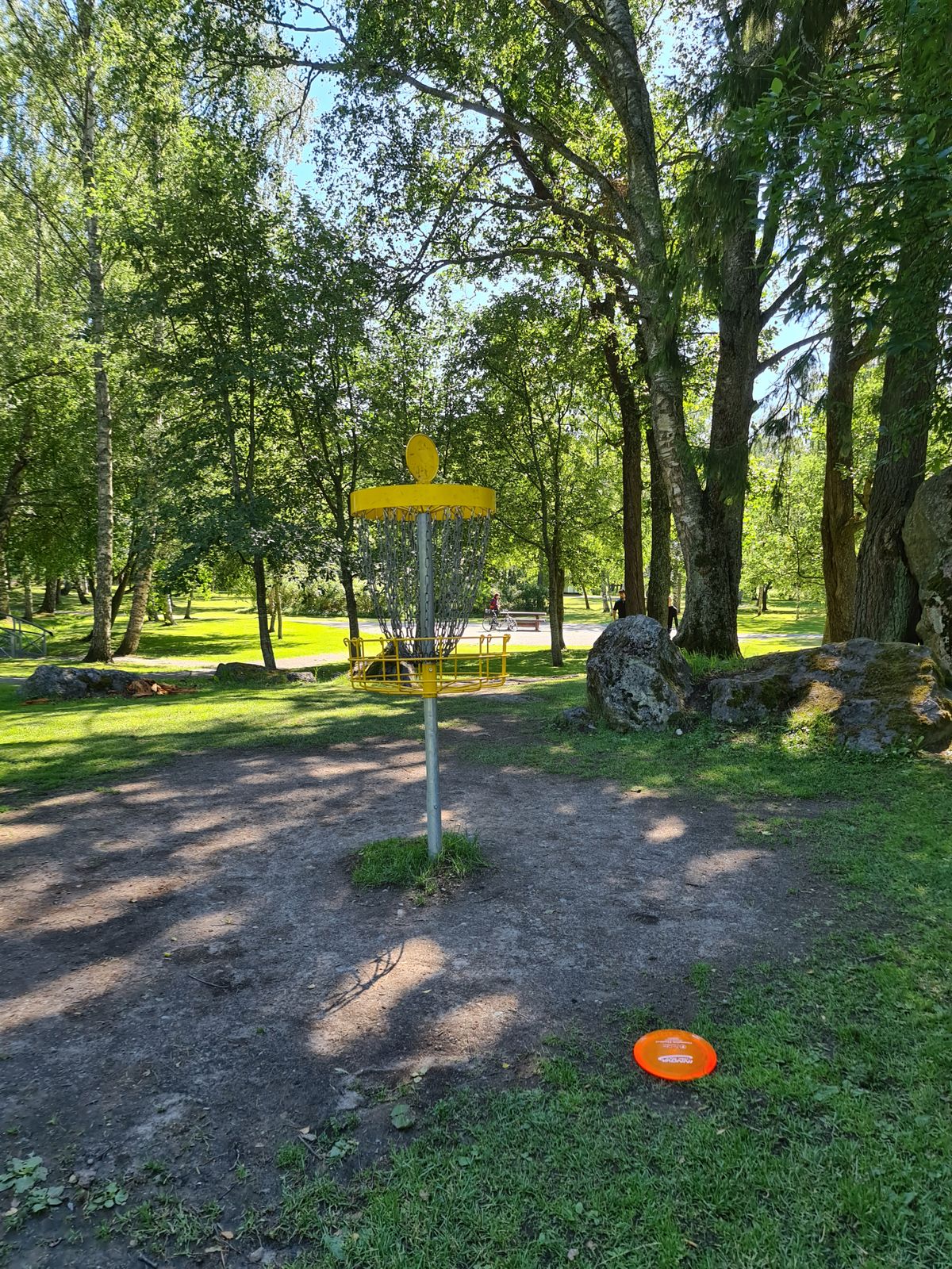 7. Väylän kori. Hyvällä foreheitolla pääsee korin alle.