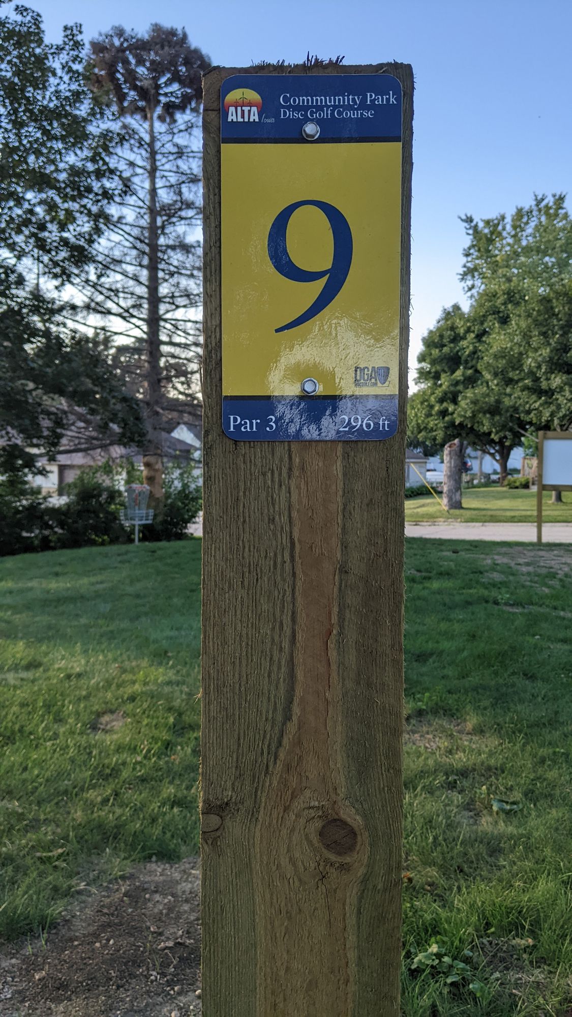 Tee 9 sign