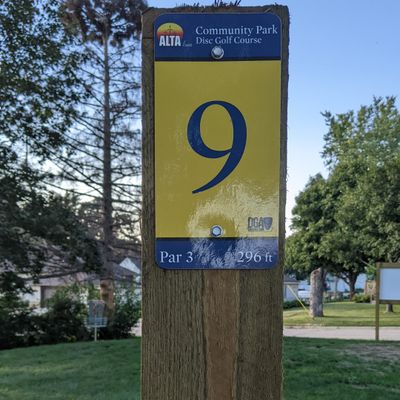 Tee 9 sign