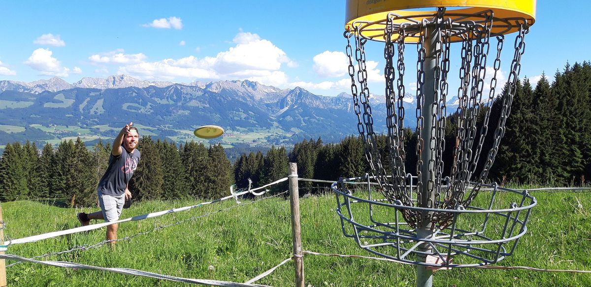 Baskets are fenced off when the cows come! From the 1st week in June and from mid September for 10 days or so you too can play among cows!