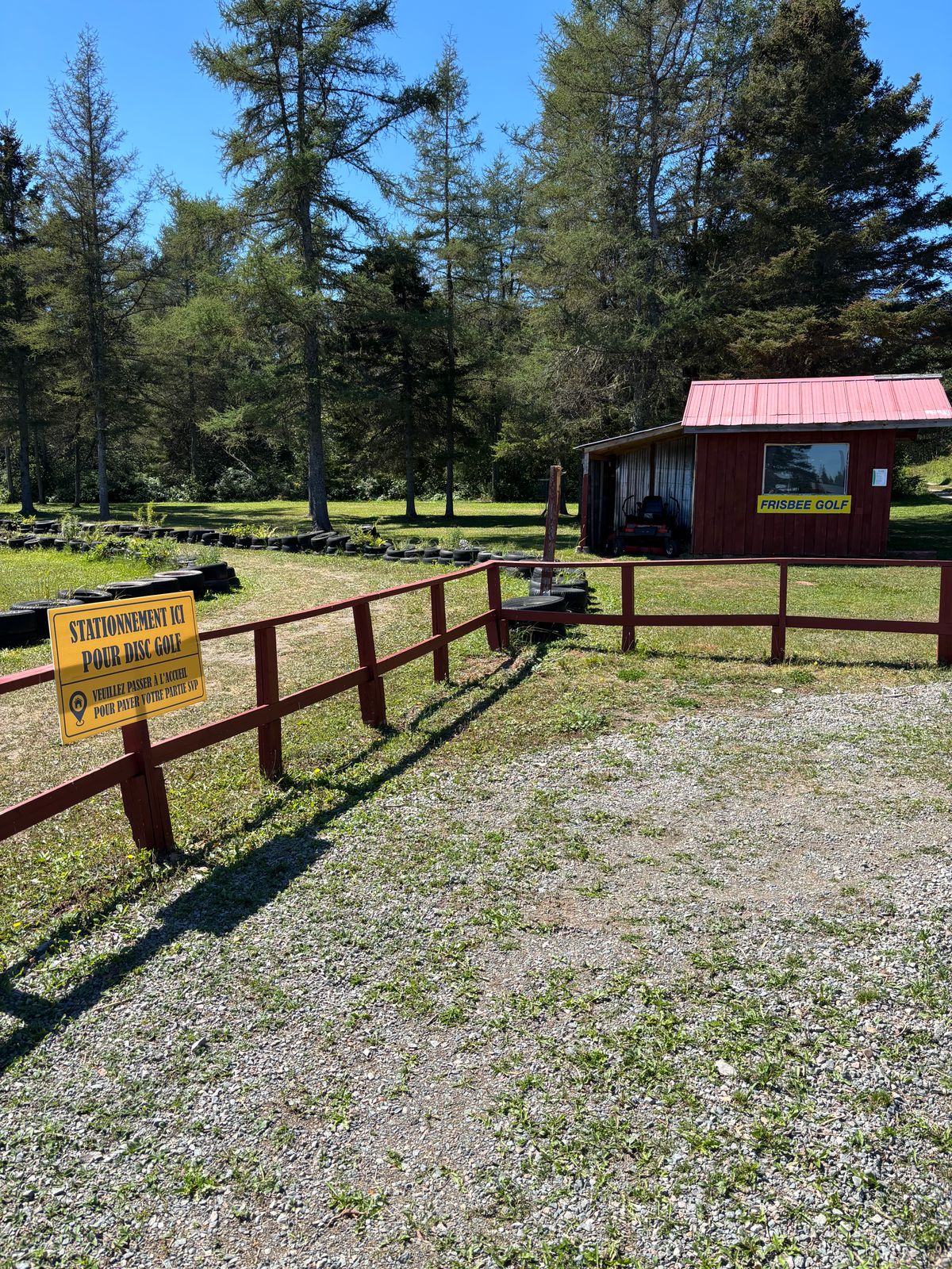 Dedicated parking for Disc Golf, just right next to hole 1.