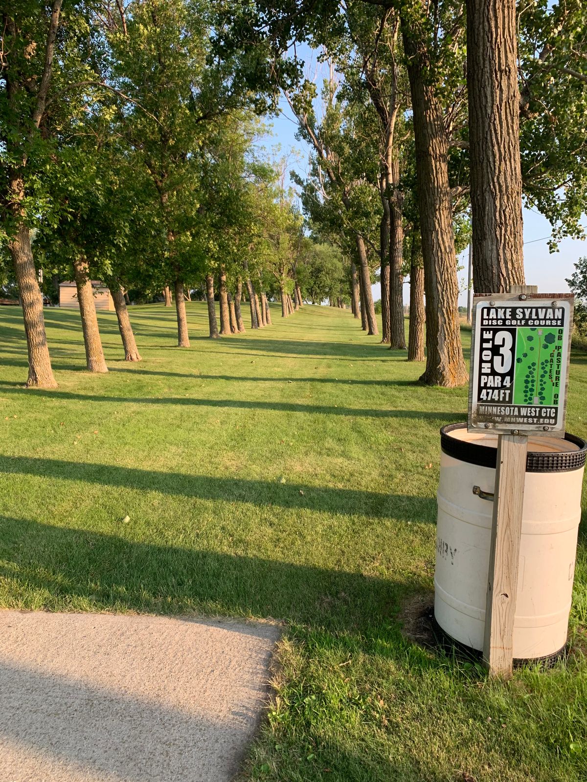 Hole 3. Cool, wider tunnel shot.