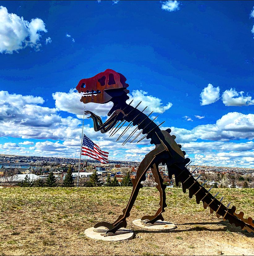 An amazing steel forged dinosaur is displayed on the course. There is a great view of the city.