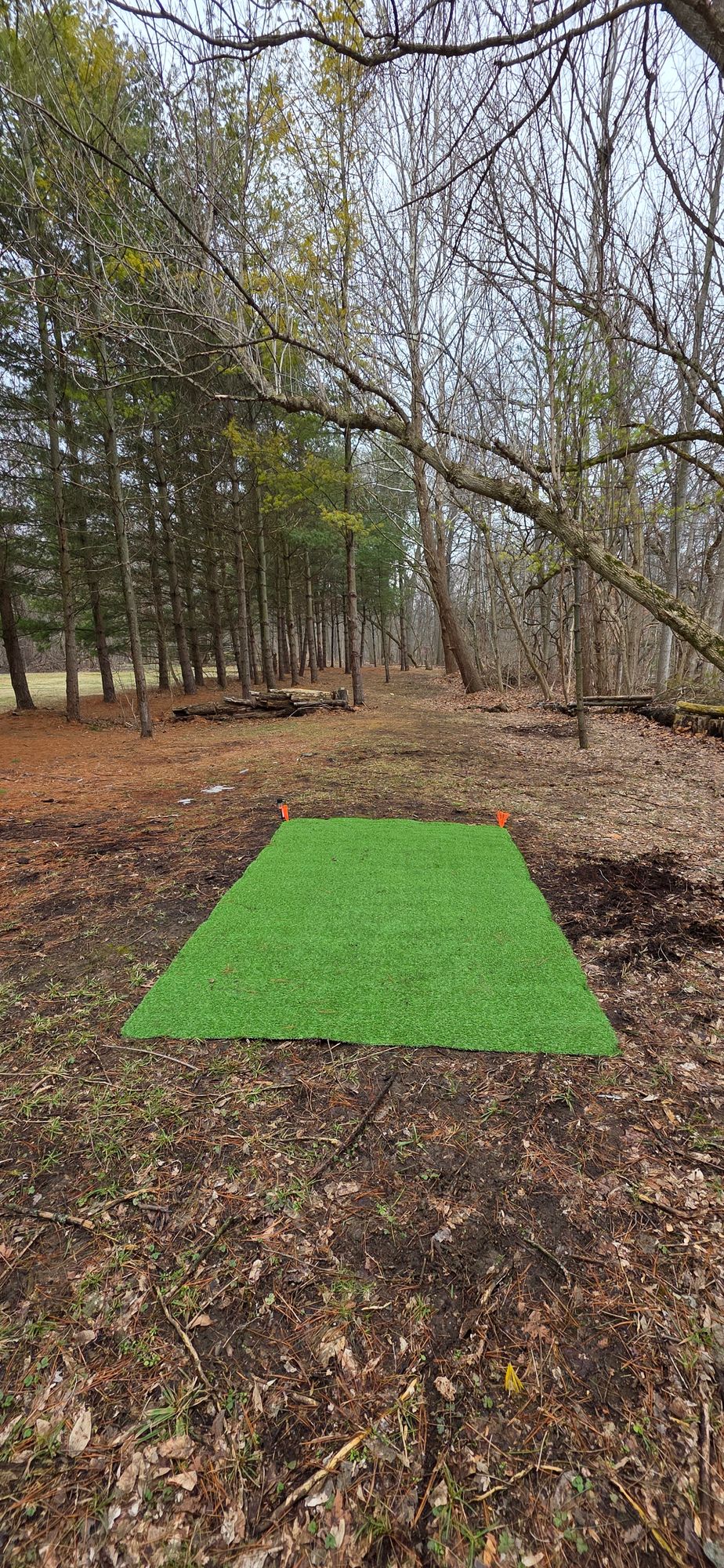 Elevated basket tee pad