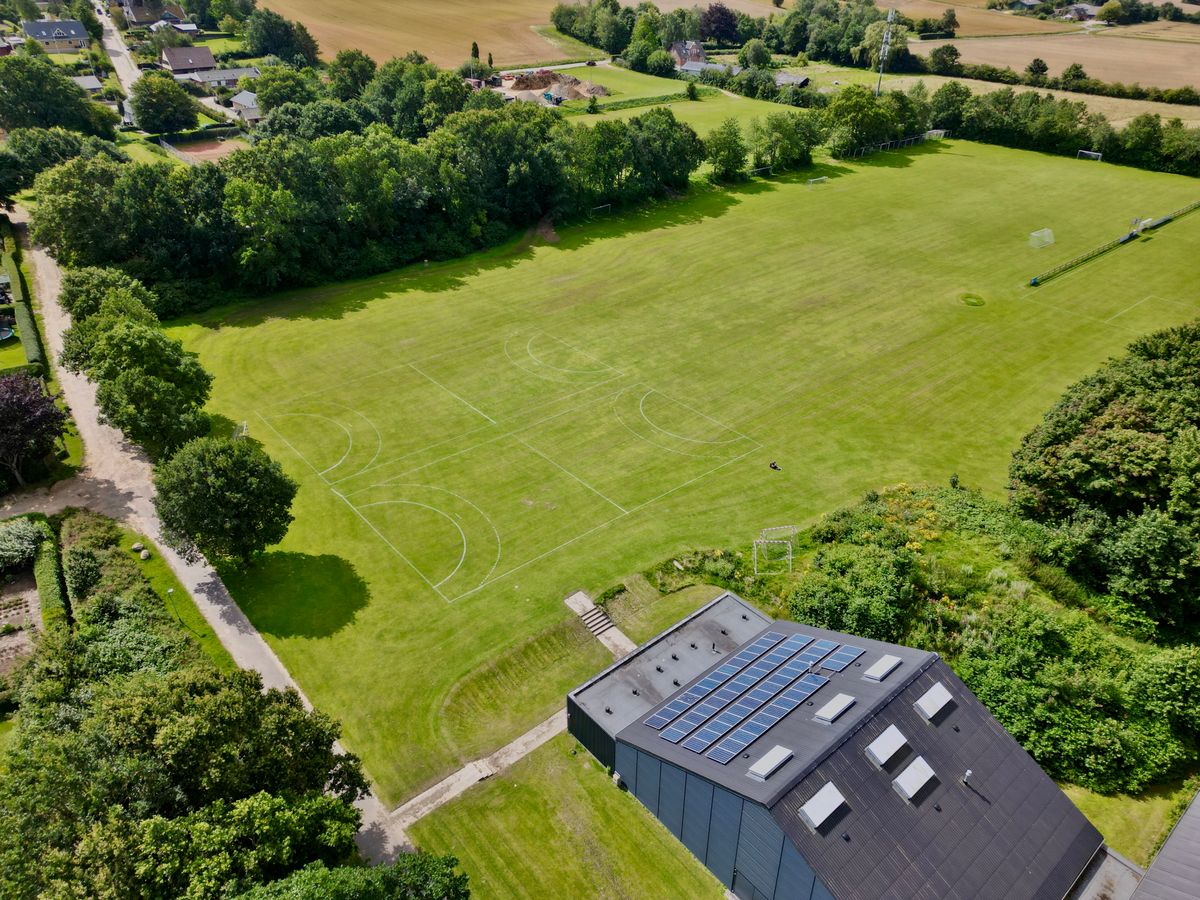 Oversigt over hul 7-9 (kurv ved beplantning direkte overfor bakken ved huset)