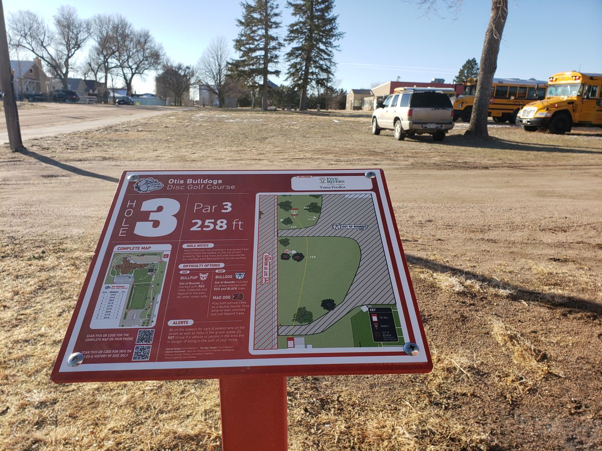 Hole 3: Tee sign (normally no vehicles on this hole)