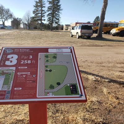 Hole 3: Tee sign (normally no vehicles on this hole)