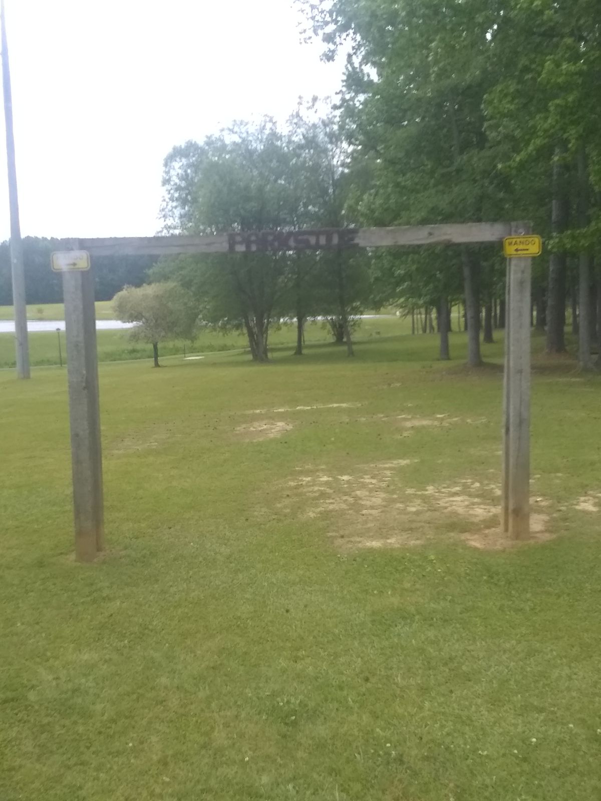 Mando posts to tee off through on hole #1.