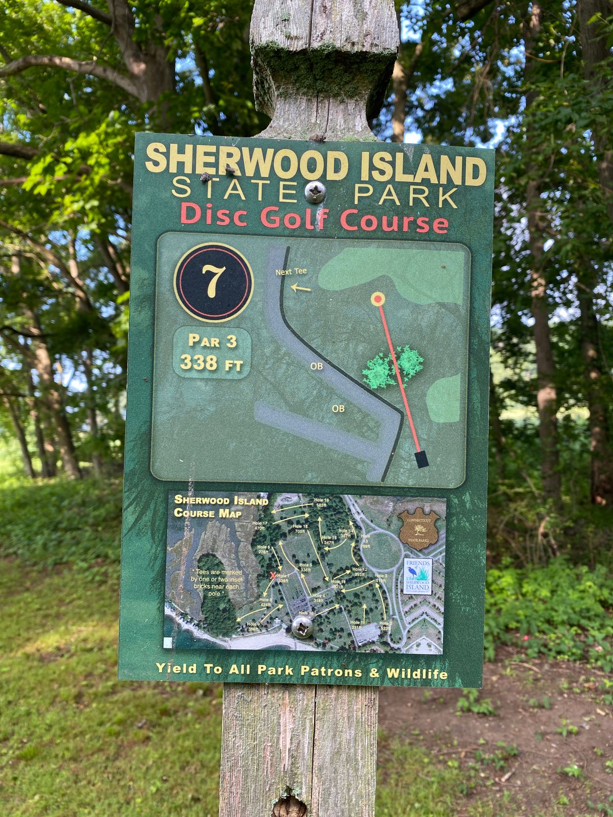 Original 7th; now used as #10 for "18 on 10" and #9 for Alternate layout. Little overview map shows old layout (was inaccurate on holes 1 and 2).