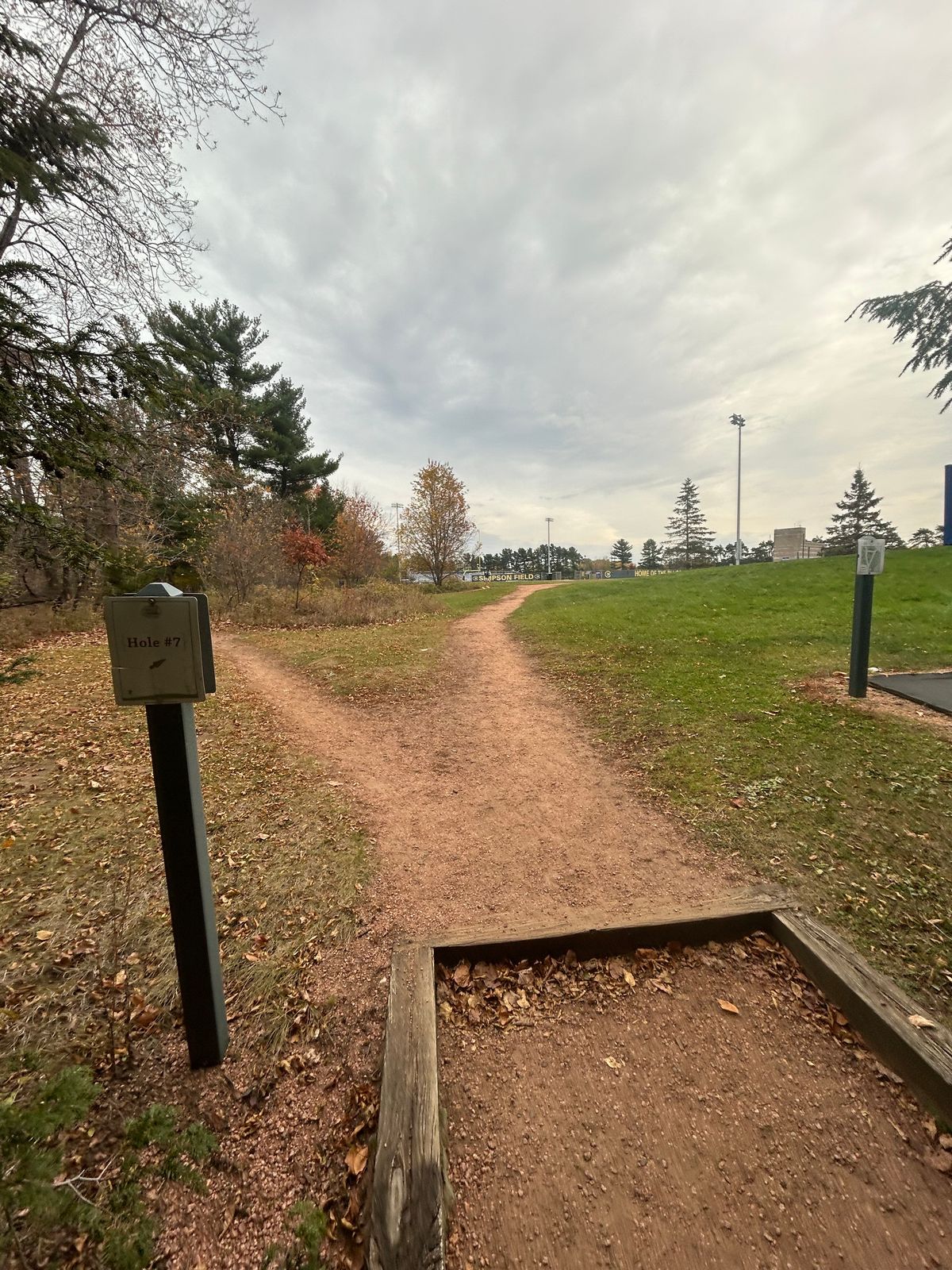 This sign not even 10 feet from hole 7s teepad that tells you where 7s teepad is🤣