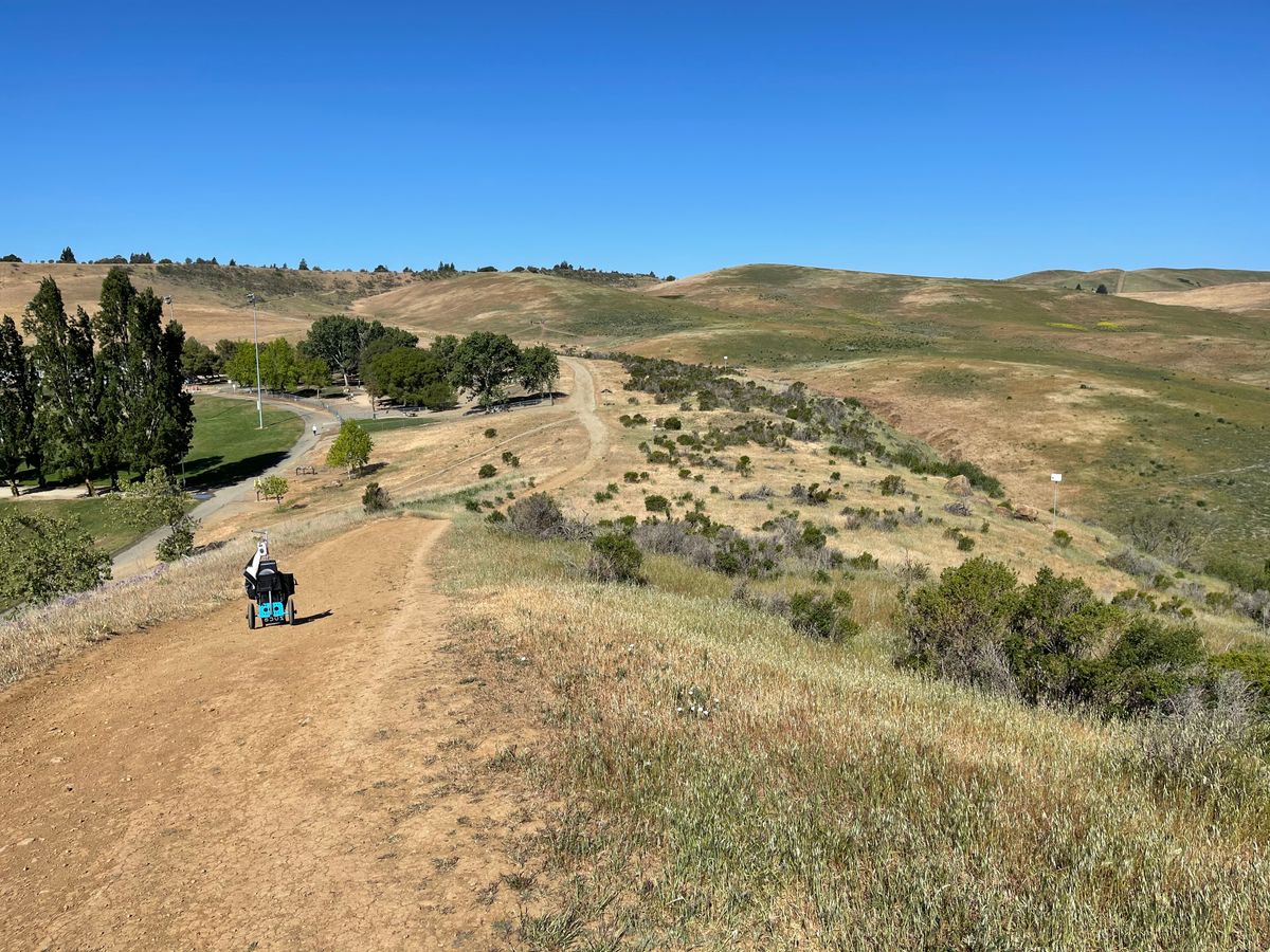 Hole 4, long tee on top of hill