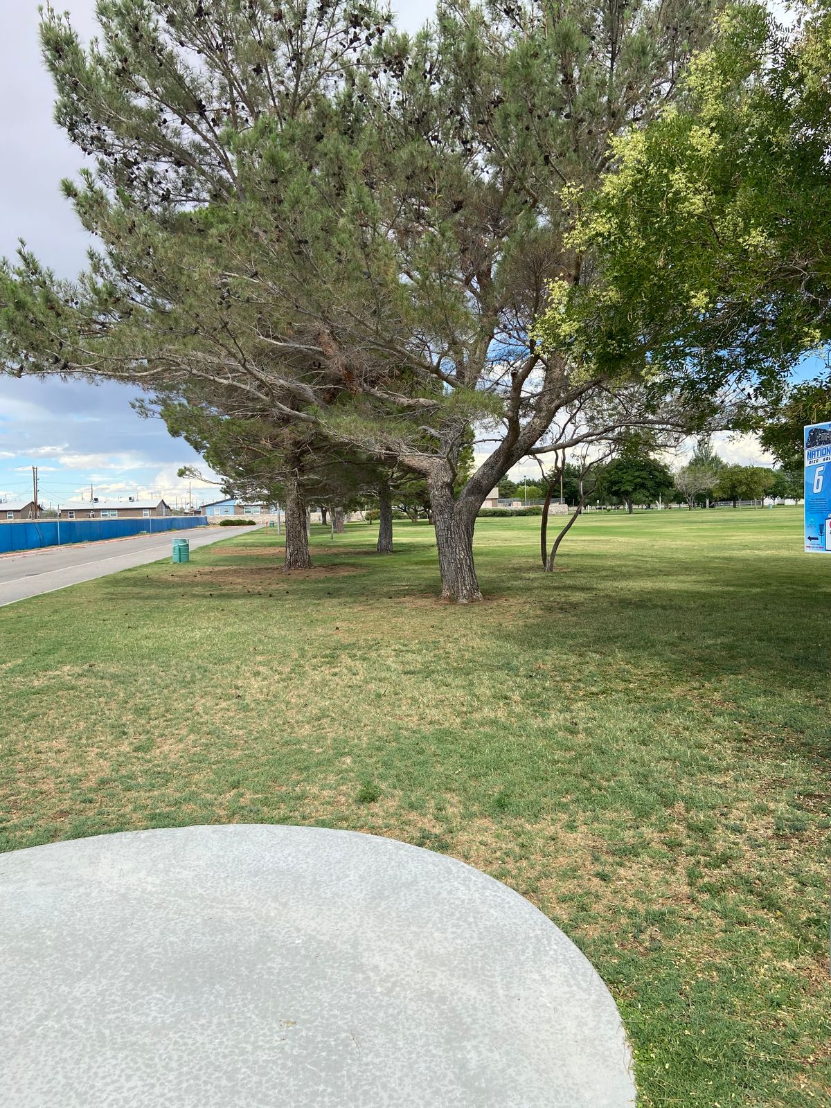 Hole 6, two red poles are mandos