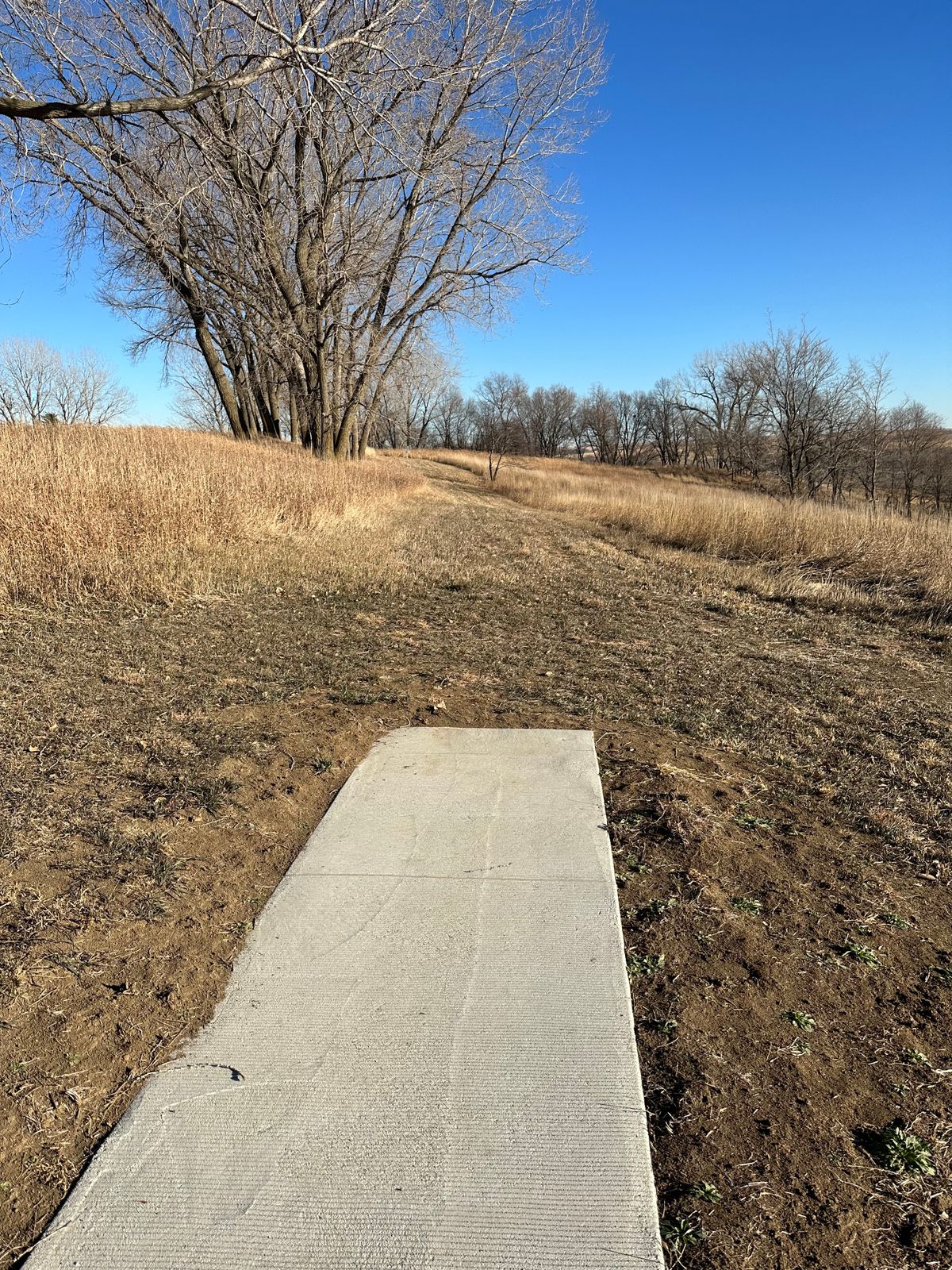 Hole 2 Teepad. Narrow fairway along the top of the hill.