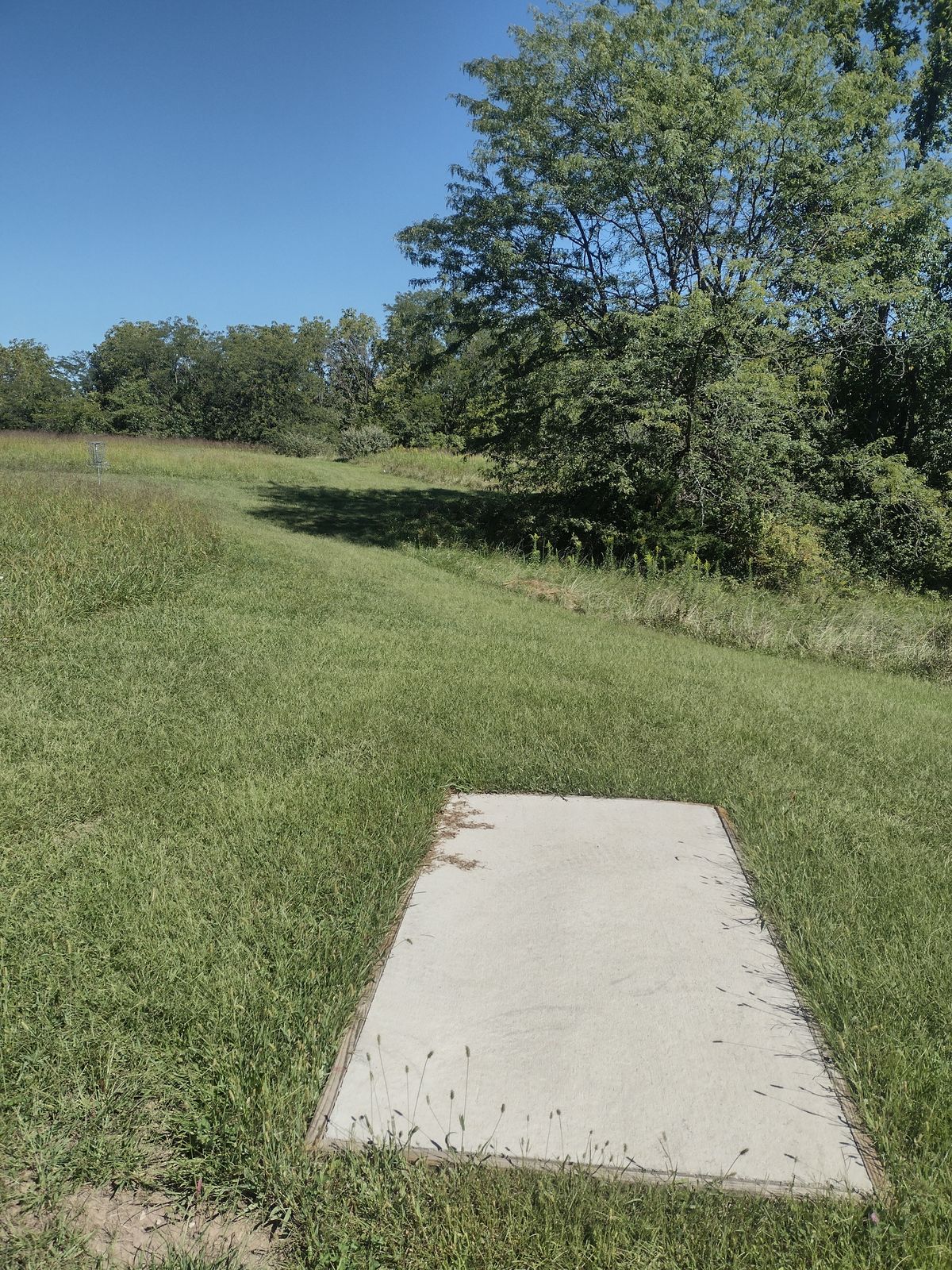 Hole 4 Tee. Dogleg around corner to the right.