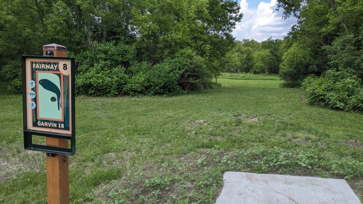 Tee 8