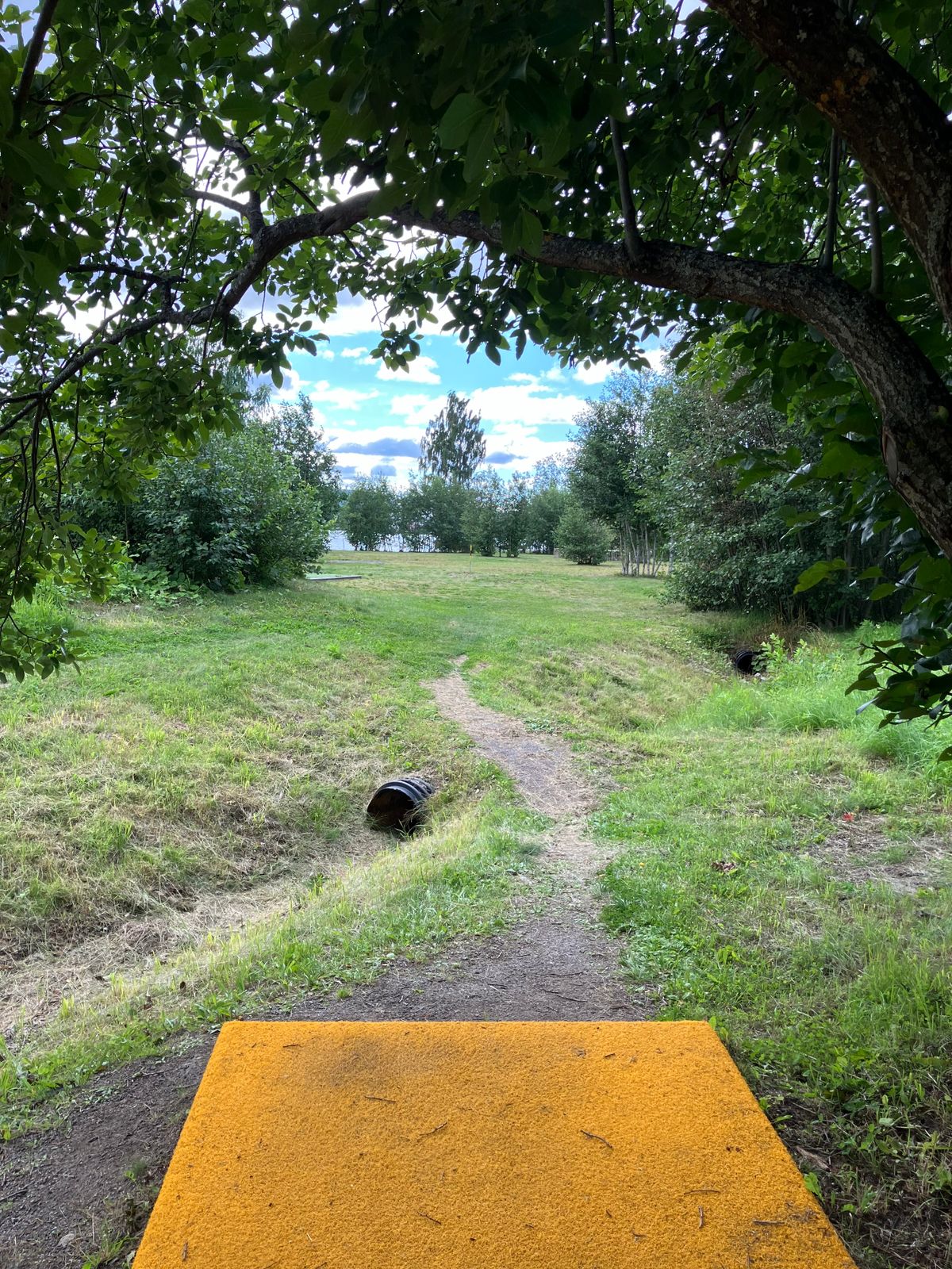 Hål 10, Gul Tee
