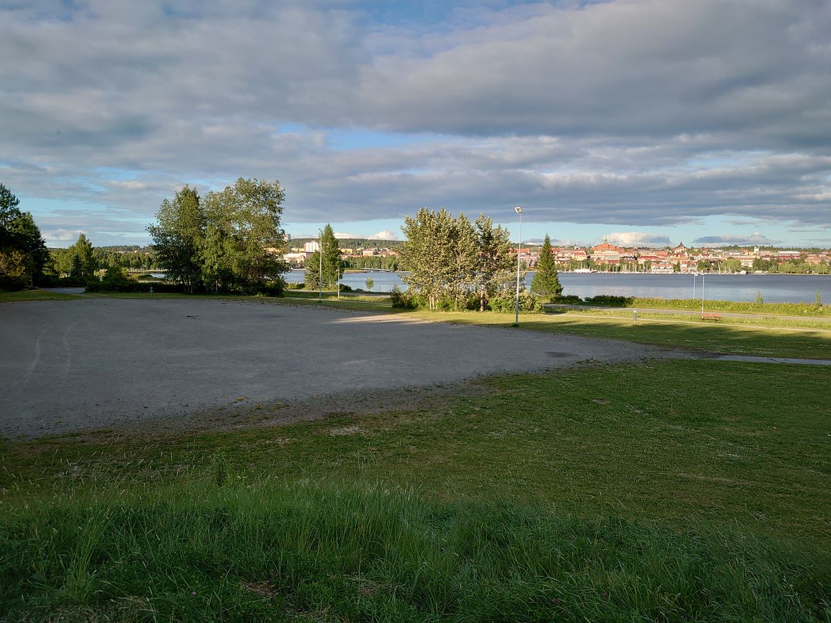 Utsikt från tee, hål 8.