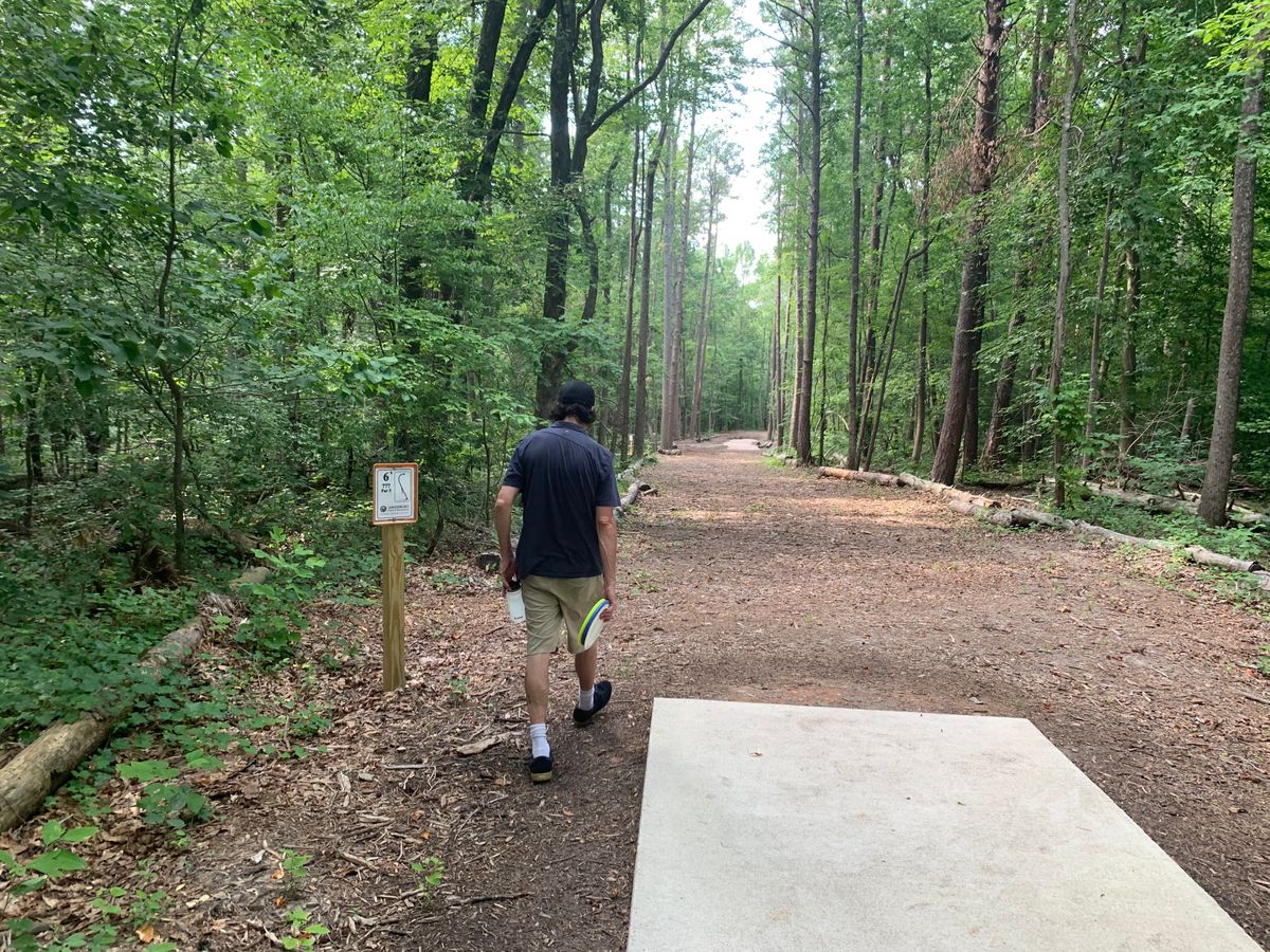 Hole 6, par 5, a 777 feet dogleg right.