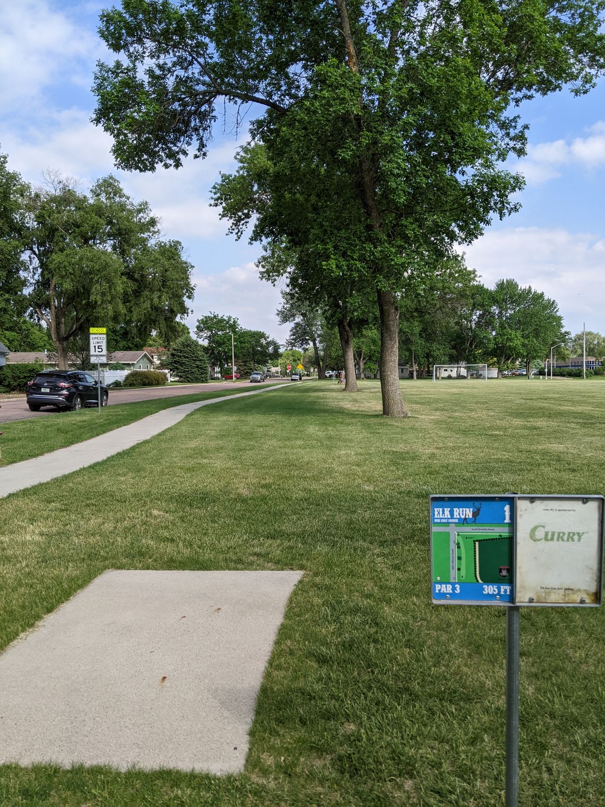 Hole 1 teepad
