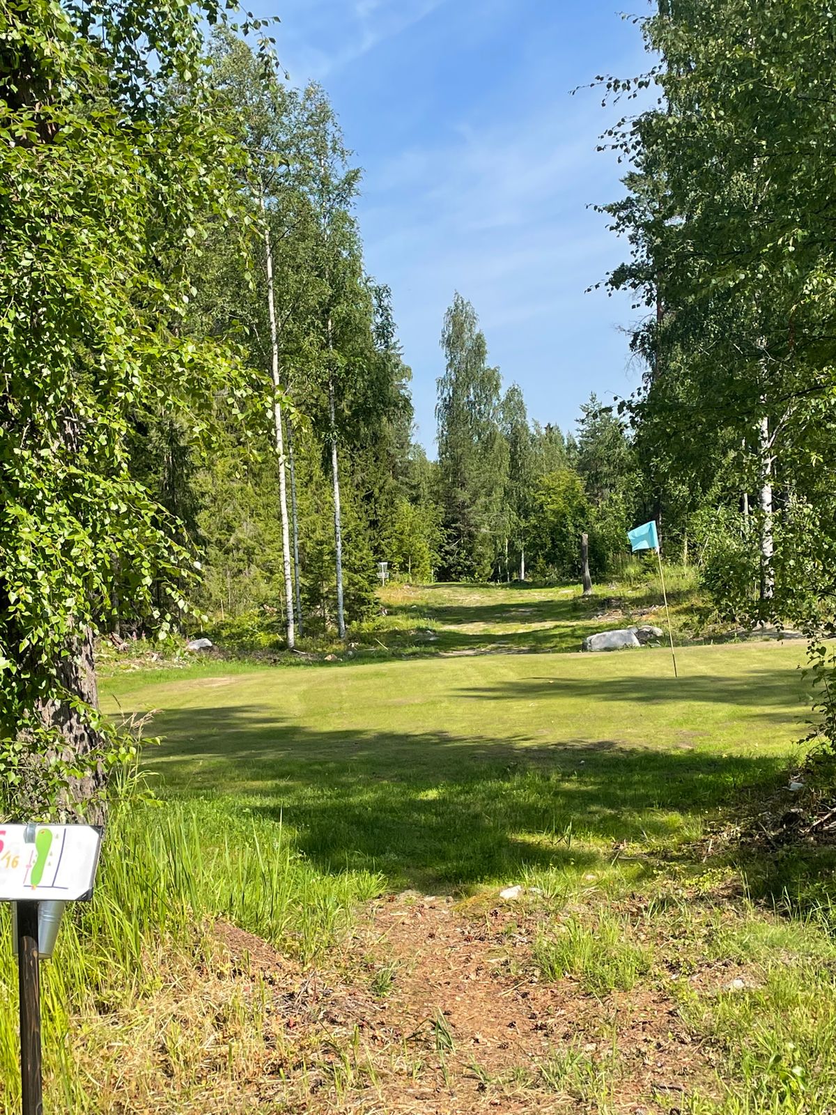 väylä 16 vähän avoimpi väylä jossa vasemmalla metsän rajassa ob ja vapautusaluetta