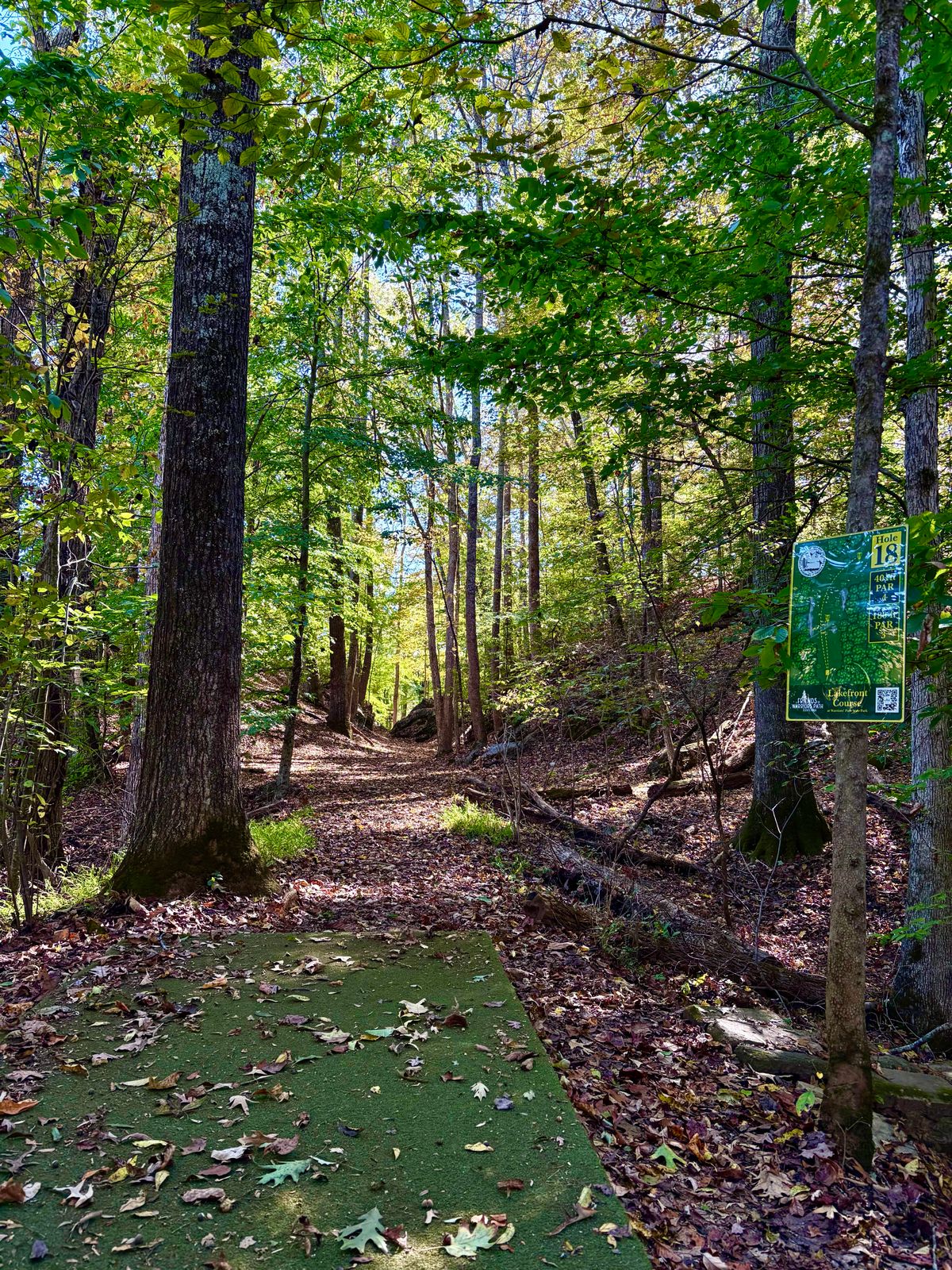 Hole 18 | beautiful fall foliage