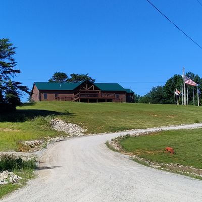 Look at the clubhouse with basket of hole 4 on the left