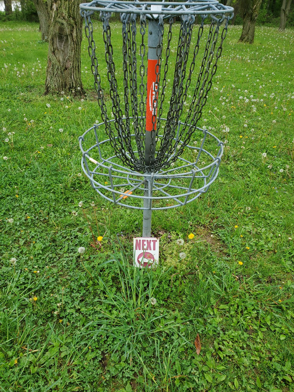 Arrows on some baskets for the next tee.