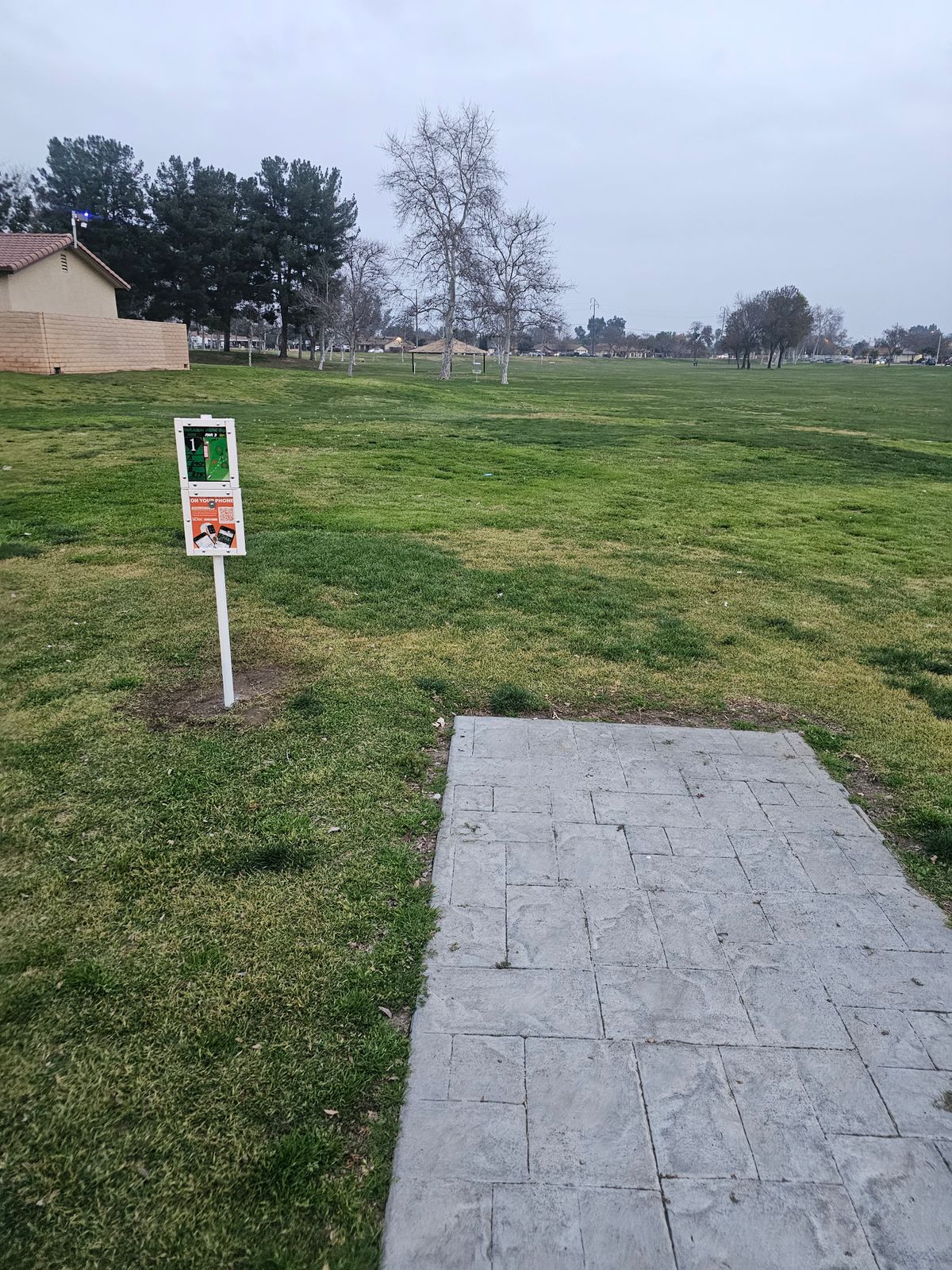 Hole 1 new tee sign and udisc course map link installed on hole 1.