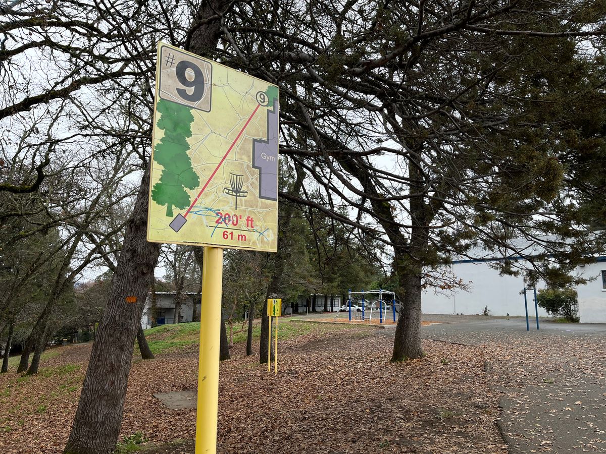 Hole 9. Shoot through the playground.