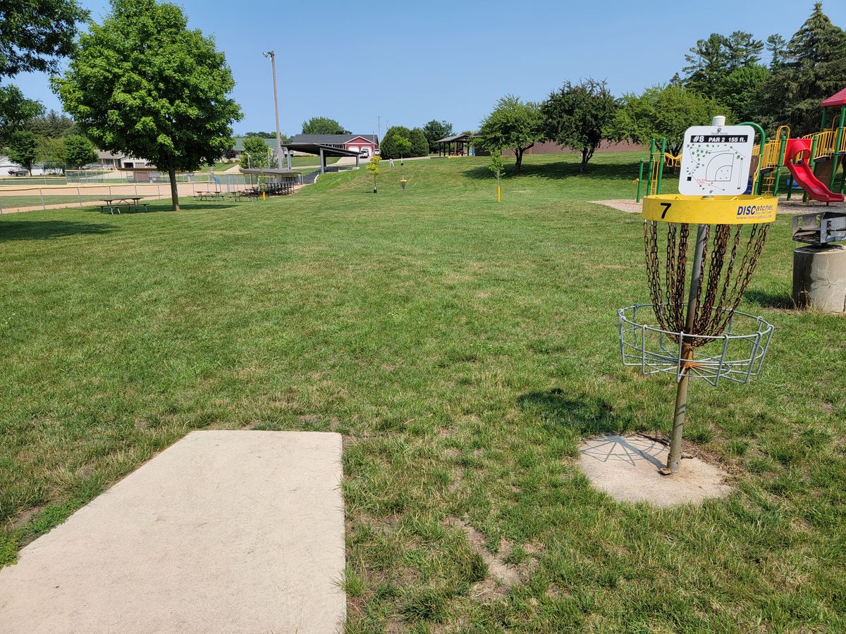 Hole 8. Tee pad for next hole is next to previous basket. Small tee pads