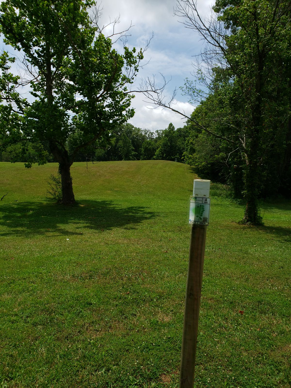 #4 Amateur Tee Sign Post facing Fairway.