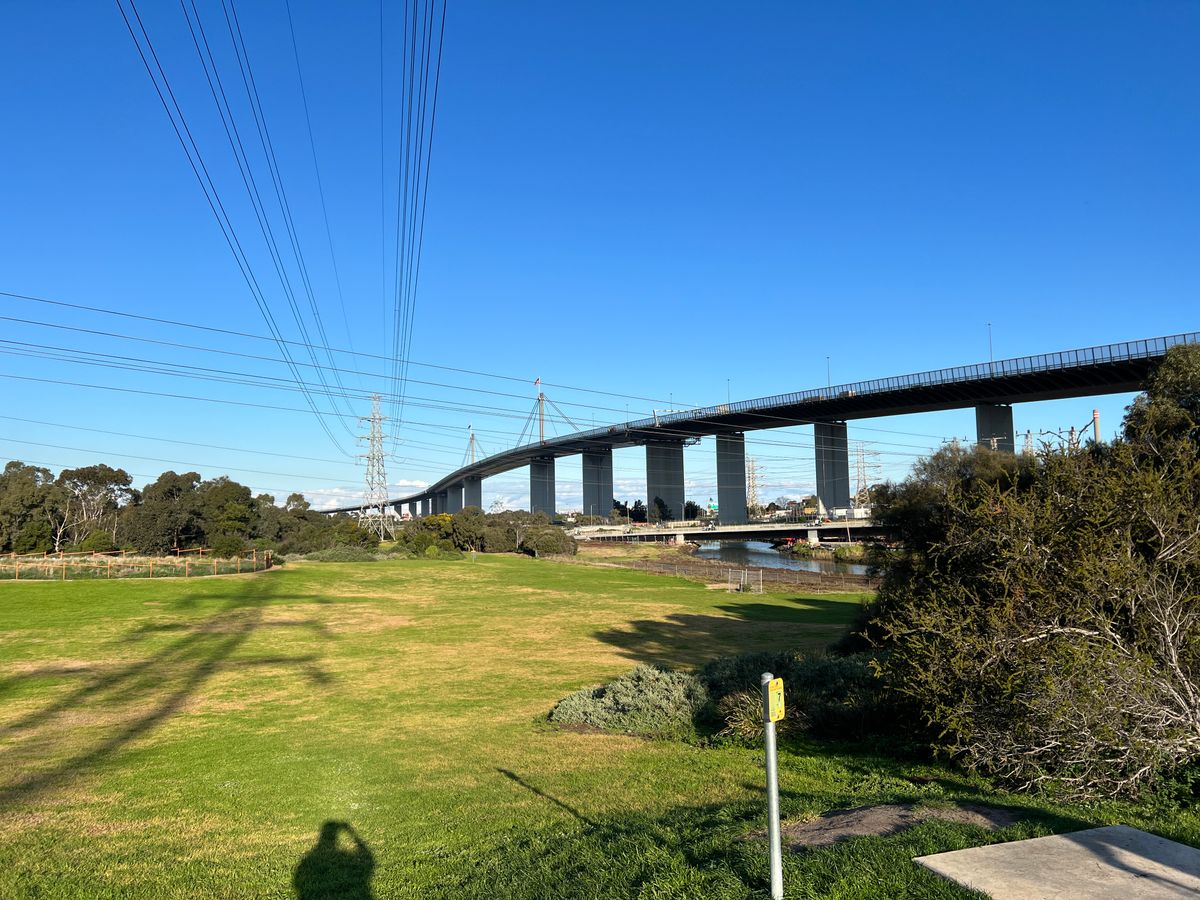 Iconic hole with the fly over, lots of overhead cables to navigate too