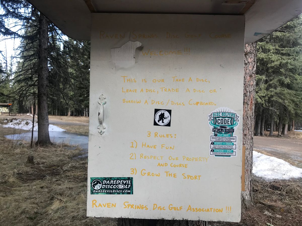 Hole 1: information sign