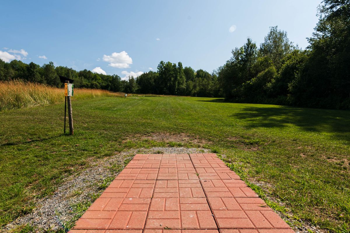 Hole 3 tee