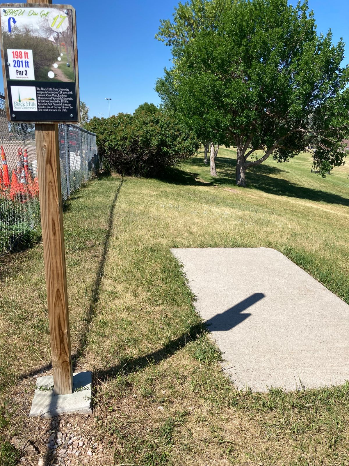 Tee 17
