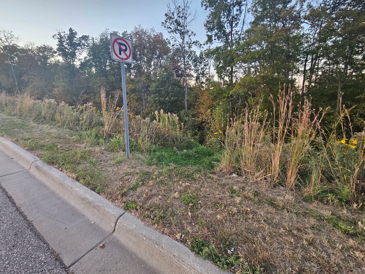 -This is not the path or entrance. The entrance is further to the right of the parking lot. Sign coming in the future. (10.10.2025)

Entrance to hole 1 from parking lot.  Right now calling it a path is an insult to all paths around the world. (10.8.2025) 