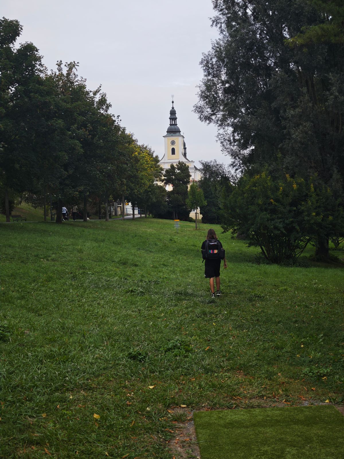 Jamka 12 s výhledem na kostel sv. Jiří